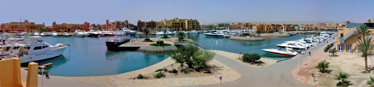 Panorama der Abu Tig Marina in El Gouna (Oceco (Wikimedia))  CC BY-SA 
License Information available under 'Proof of Image Sources'